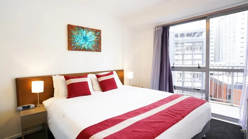 Bianco Off Queen Apartments