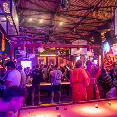 Temple sky lounge pub street