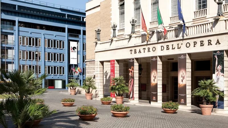 iQ Hotel Roma