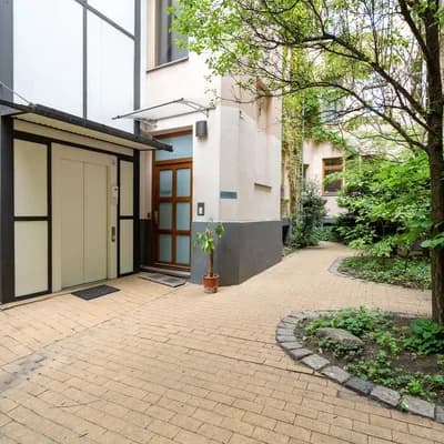 Schoenhouse Avenue