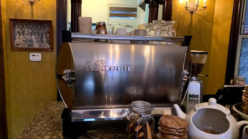 Bourgeois Pig Cafe