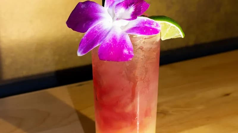 Julia's on Broadway - Le Faux Playhouse