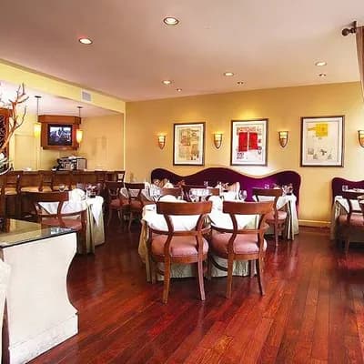 Knoll at Le Parc Suite Hotel