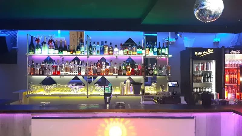 Comeback Bar & Lounge