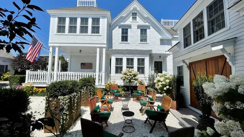 White Porch Inn Art Hotel