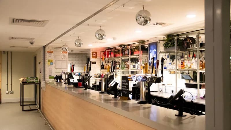 Guy's Bar