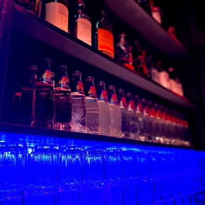 Toms Saloon