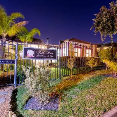 Pink Rose Guesthouse & Spa | for men