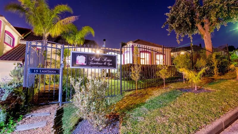Pink Rose Guesthouse & Spa | for men