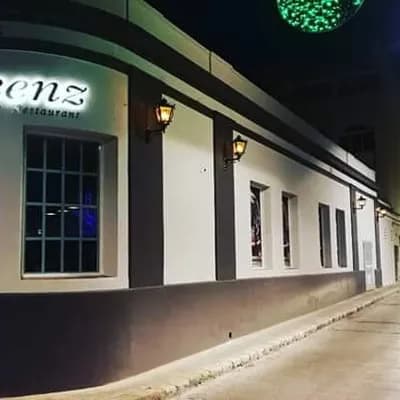 Queenz Cabaret Restaurant