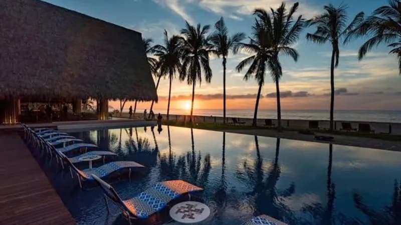 Tierra Tropical Beach Club