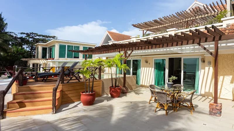 Mandarin Island Hotel