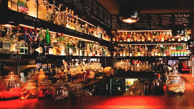 Iron Cocktail Lounge