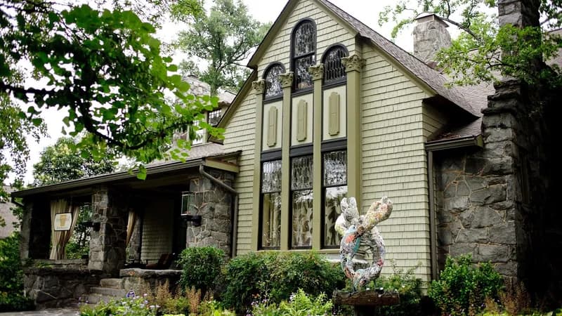 Stonehurst Place Bed & Breakfast