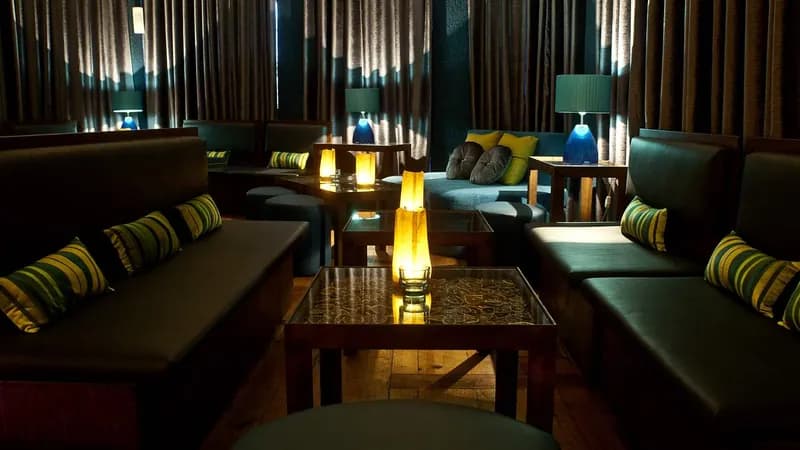 CINCO lounge