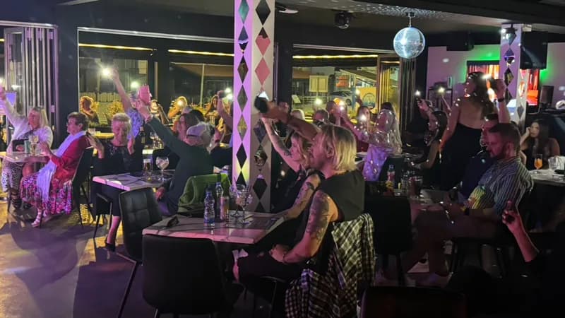 Diamonds Showbar - Cabaret & Live Music Venue