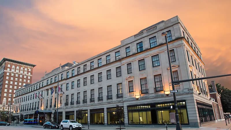 Aquila Court Building