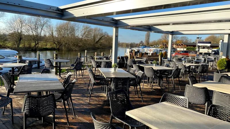 Waterfront Café | Bar | Bistro