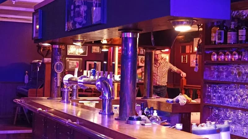 Canapé Queer Bar Strasbourg