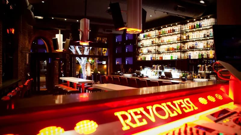 Revolver Video Bar