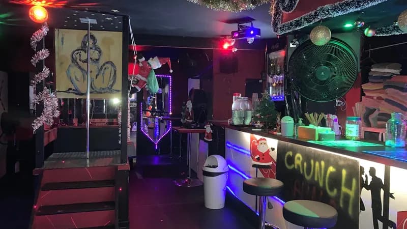 LE CRUNCH SAUNA/BAR AMBIANCE MASCULIN