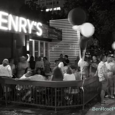 Henry's Midtown Tavern