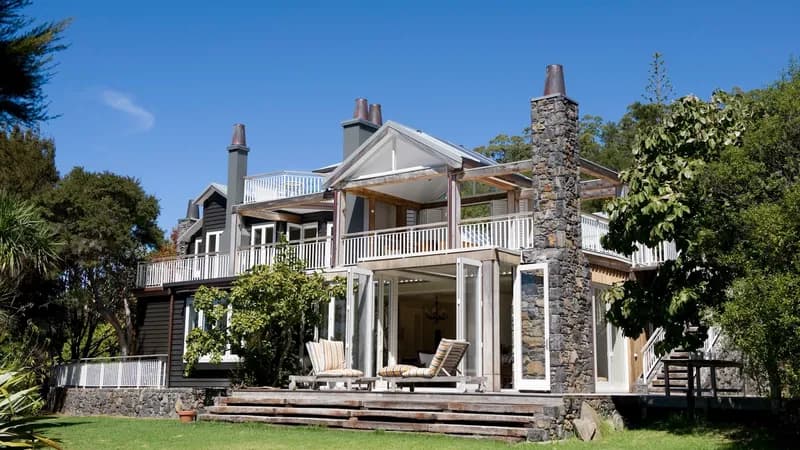 970 Lonely Bay Lodge