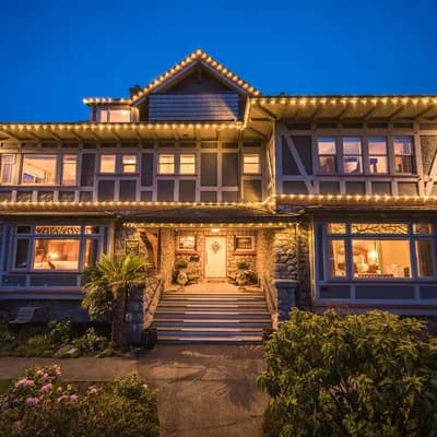 Dashwood Manor Seaside Bed & Breakfast