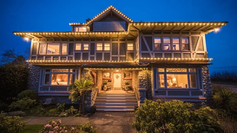 Dashwood Manor Seaside Bed & Breakfast