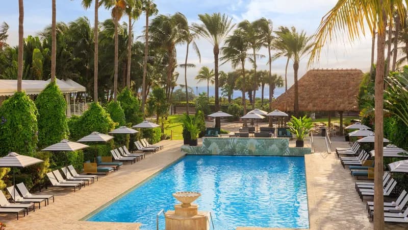 Kimpton Surfcomber Hotel