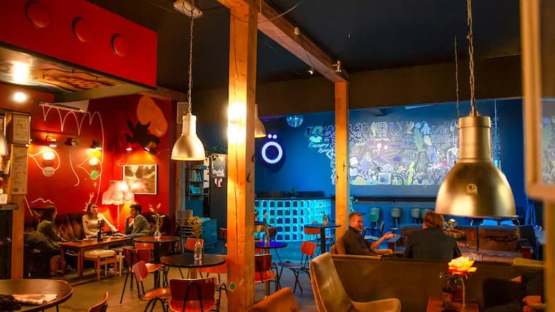 Bar Ö