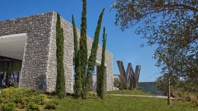 W Costa Navarino