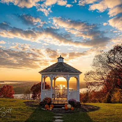 Tara Point Inn & Cottages