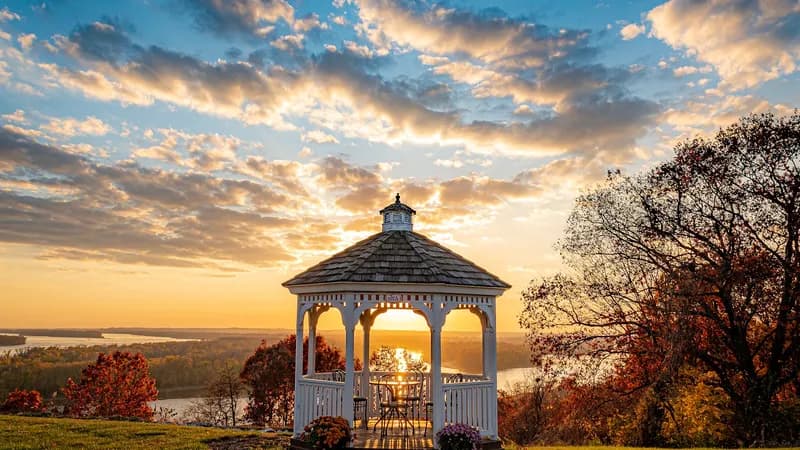 Tara Point Inn & Cottages