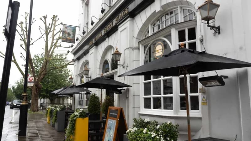 The White Ferry, Victoria (PUBLOVE)
