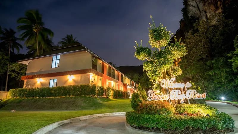 Tonsai Bay Resort
