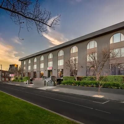 The Best Western Plus Travel Inn Hotel