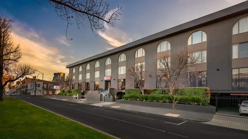 The Best Western Plus Travel Inn Hotel