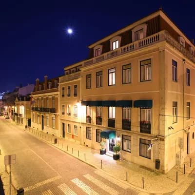 As Janelas Verdes/Riverview, a Lisbon Heritage Collection