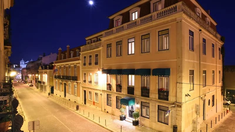 As Janelas Verdes/Riverview, a Lisbon Heritage Collection