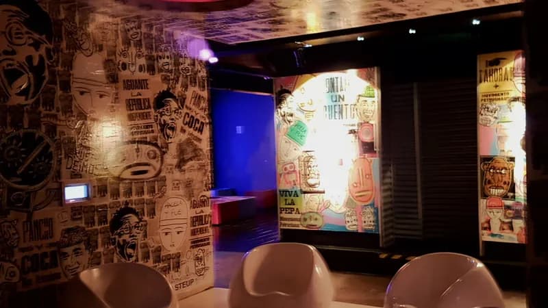 Zoom Gay Cruising Bar