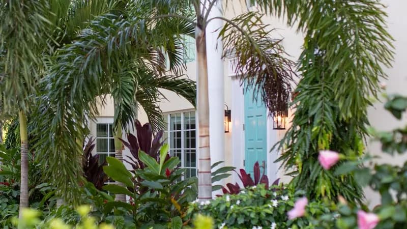 The Pillars Hotel & Club