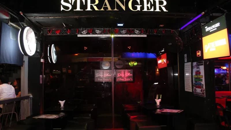 The Stranger Bar (House of Drag Queens)