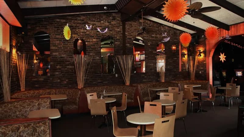 Capri Lounge