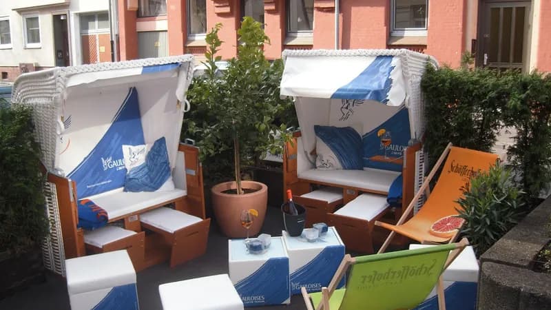 Martinos Cafe & Bar