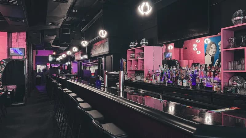 Dani’s Queer Bar