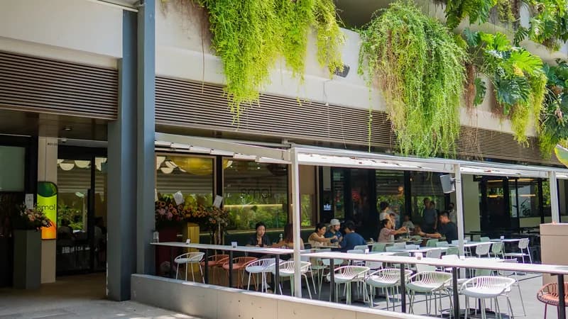 smol café & salad bar