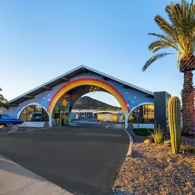Hotel McCoy Tucson - Art, Coffee, Beer, Wine