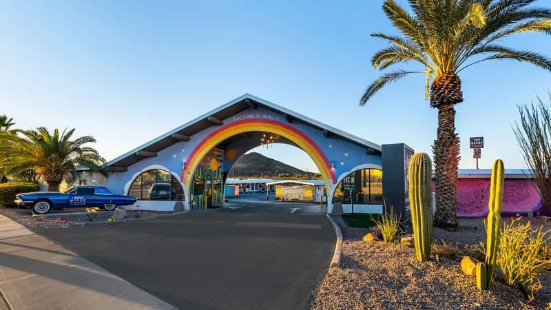Hotel McCoy Tucson - Art, Coffee, Beer, Wine