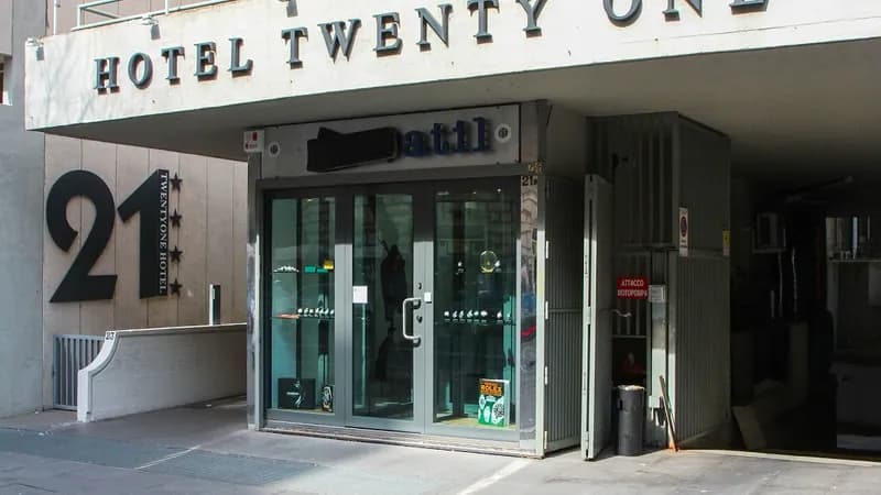 Twenty One Hotel